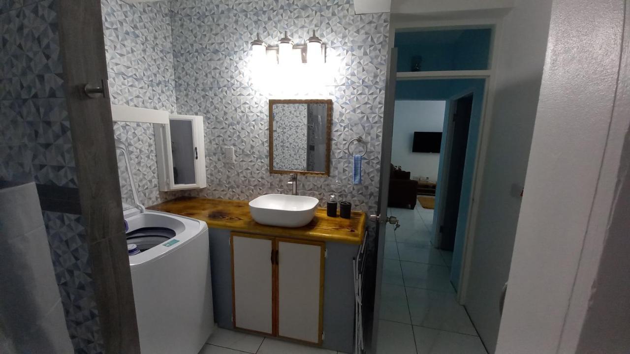 Appartement Cozy Vacation Retreat With Free Parking à Roseau Extérieur photo