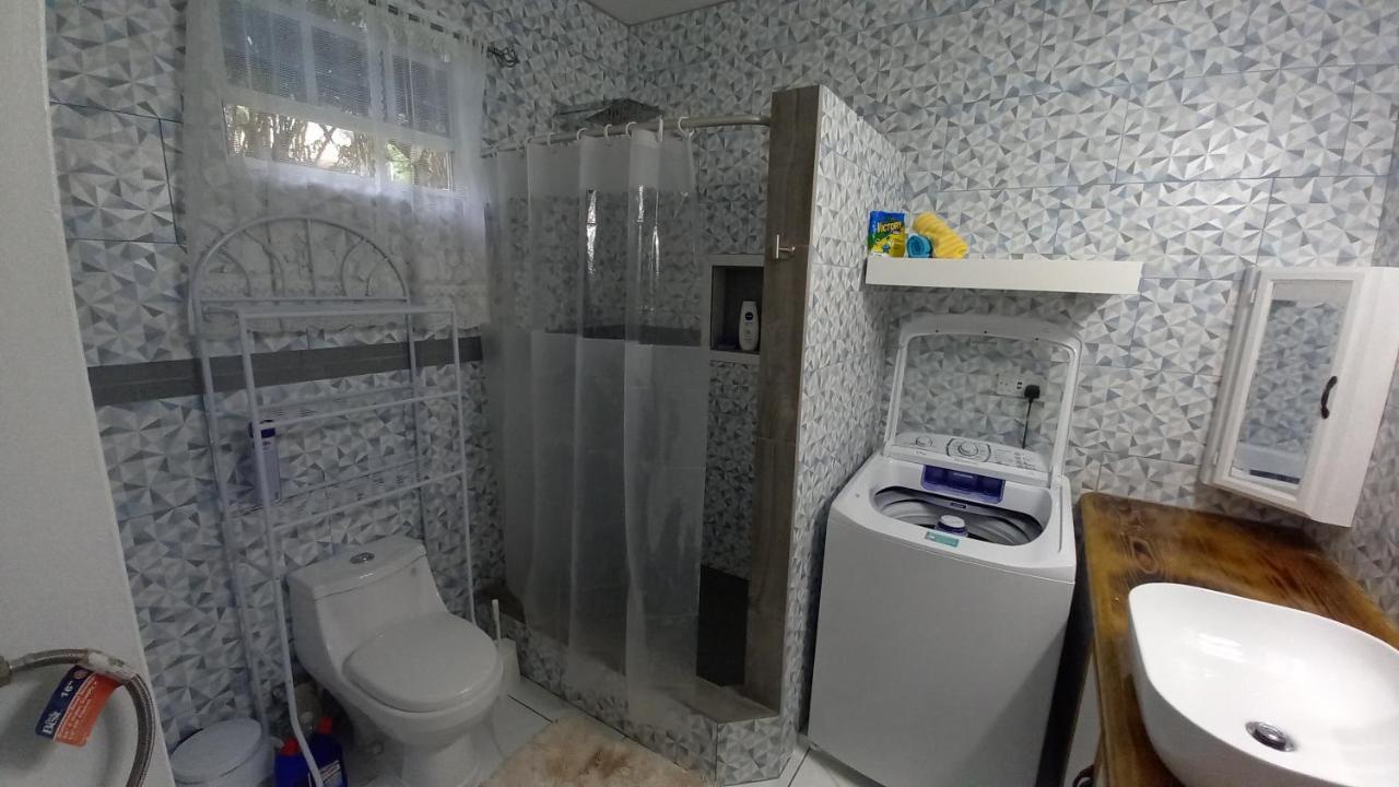 Appartement Cozy Vacation Retreat With Free Parking à Roseau Extérieur photo